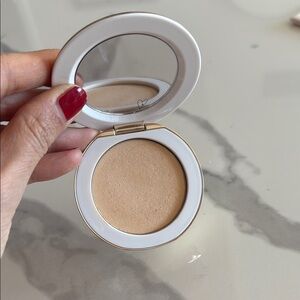 Westman Atelier Vital Skincare Infused Pressed Powder in Crème